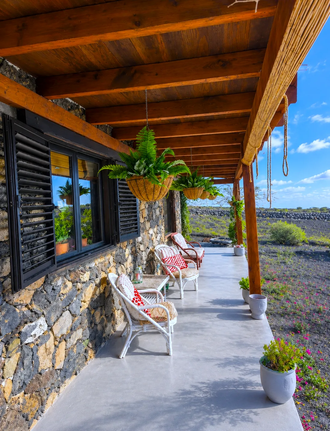 Hermosa Casa Rural con Terreno Agrícola en Venta en las Islas Canarias
